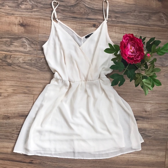 Forever 21 Dresses & Skirts - Feminine cream A line dress